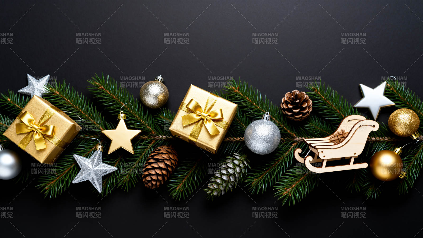 圣诞装饰礼物松枝节日氛围图片