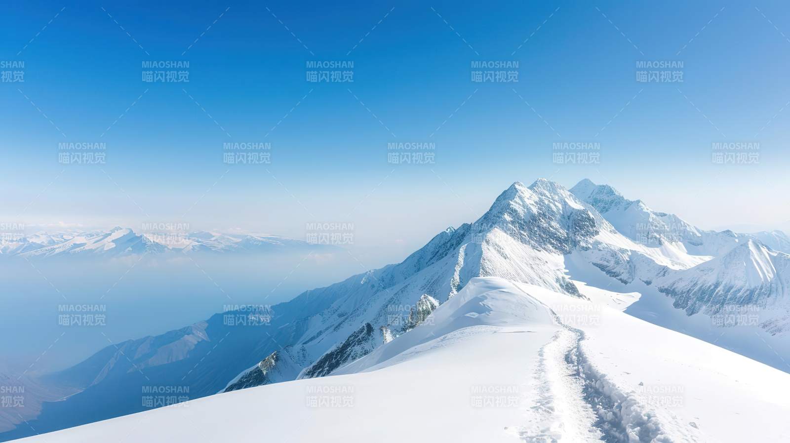 雪山之巅 雪径通天图片