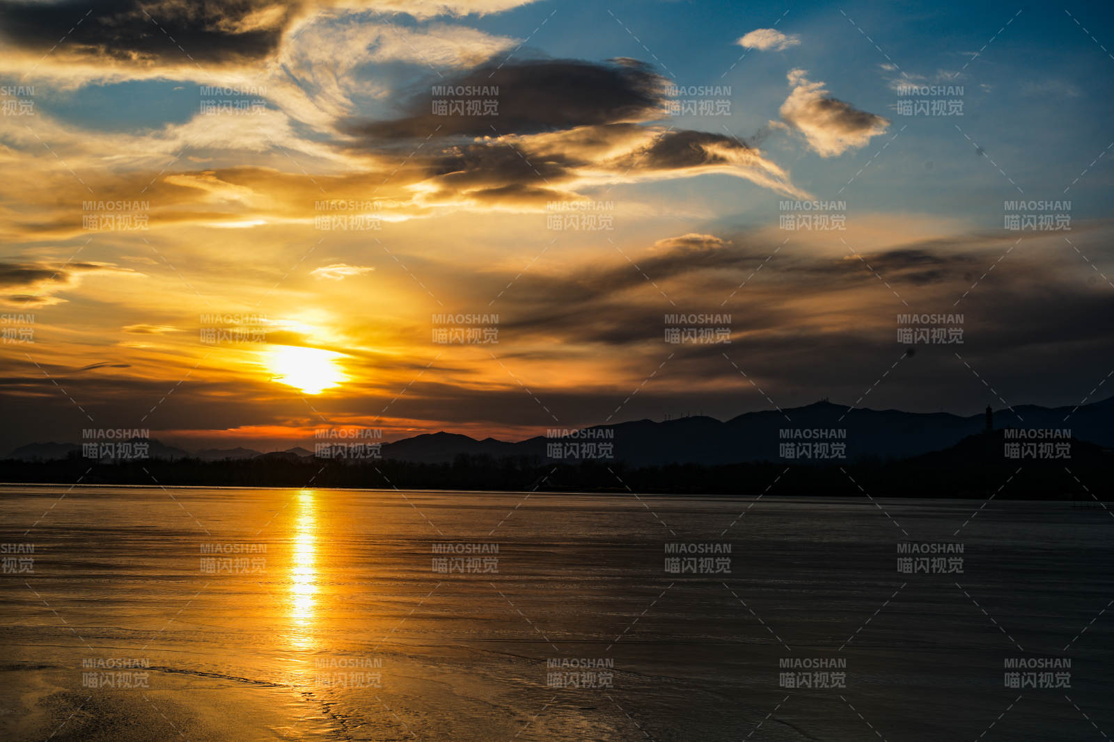 颐和园昆明湖夕阳映湖光图片