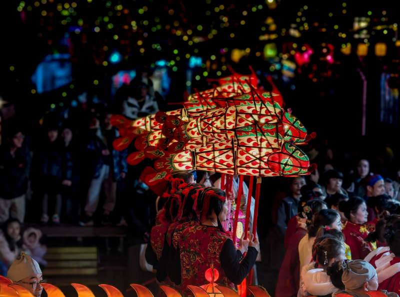 安徽徽州西溪南古村非遗鱼灯夜游会图片