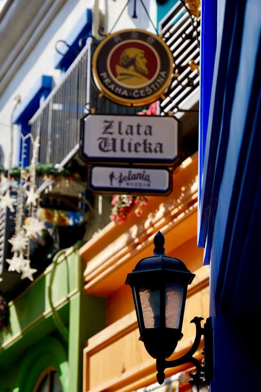 深圳梅拉尼亚小镇布拉格街景招牌图片