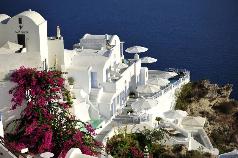 圣托里尼白墙蓝海图片