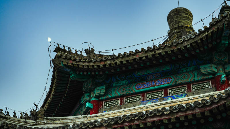 颐和园八角亭飞檐翘角图片