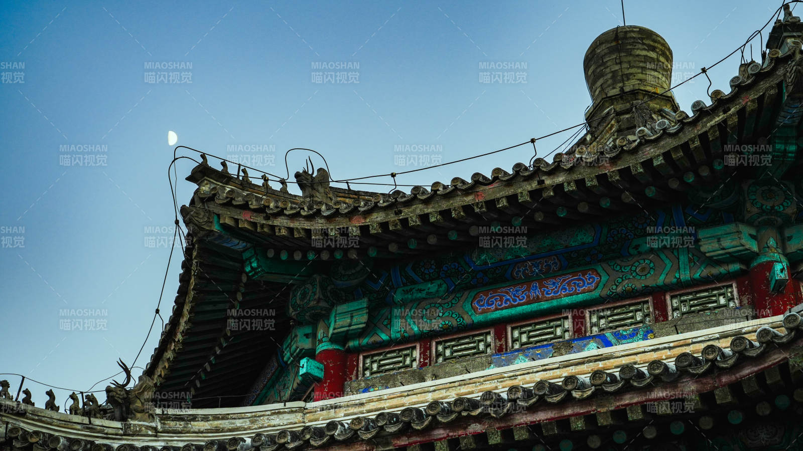 颐和园八角亭飞檐翘角图片