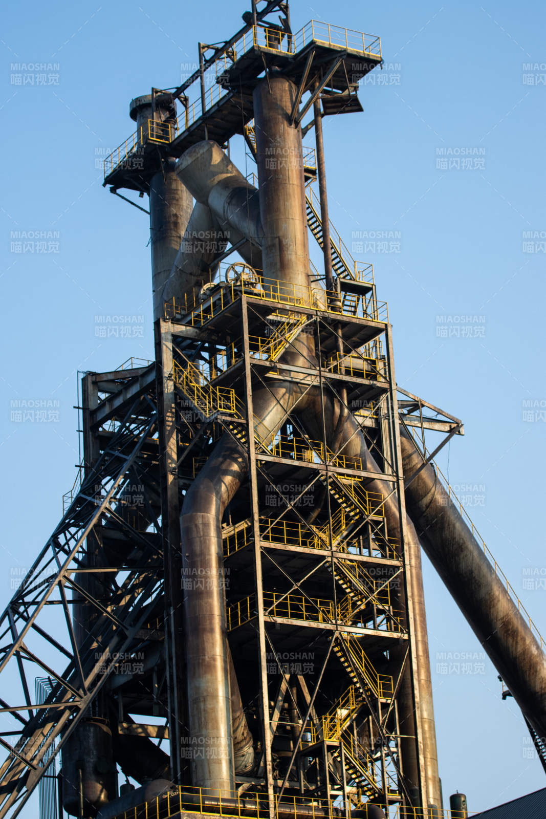杭钢公园工业塔架结构图片