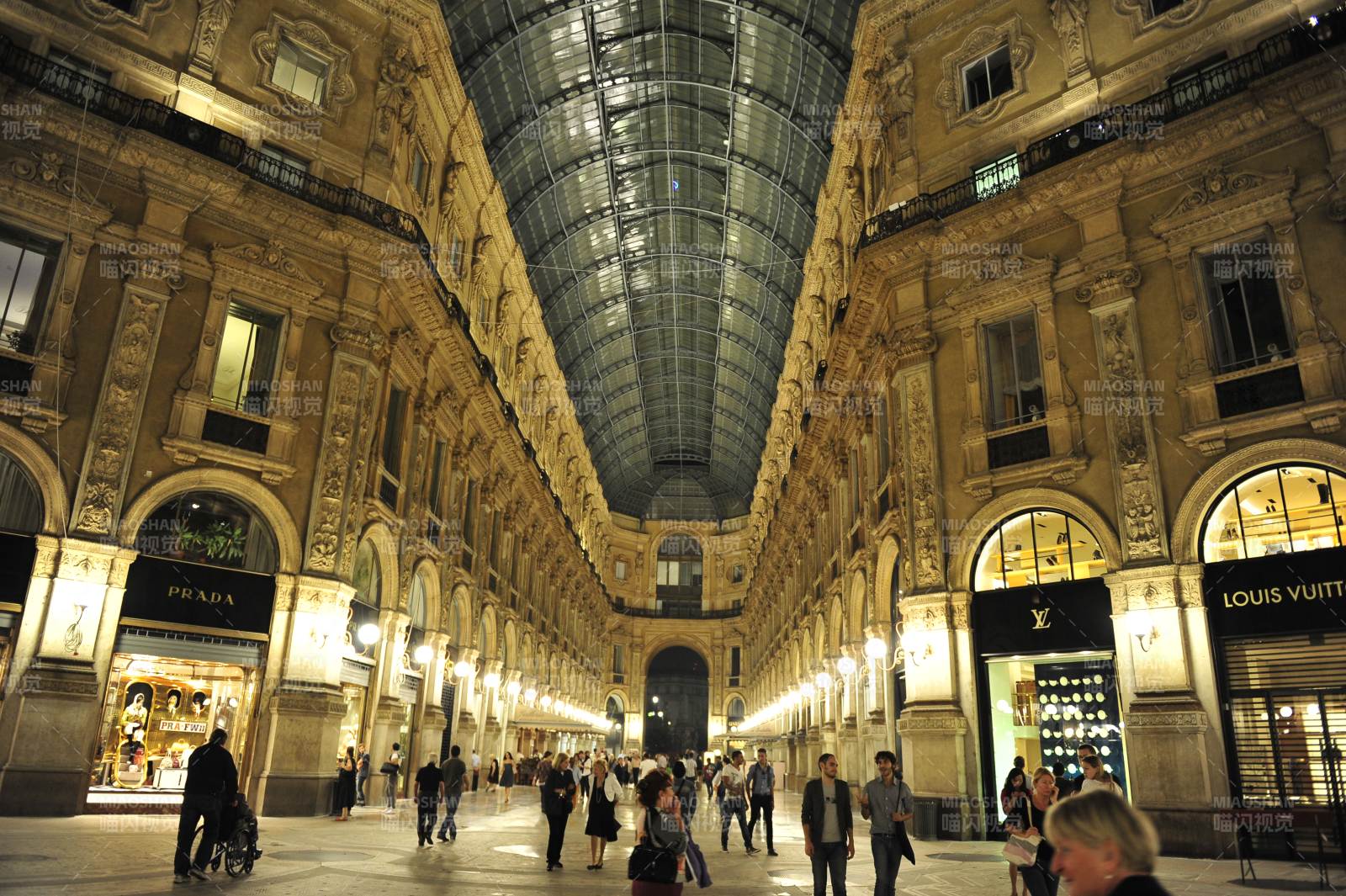 意大利米兰华丽商场夜景图片