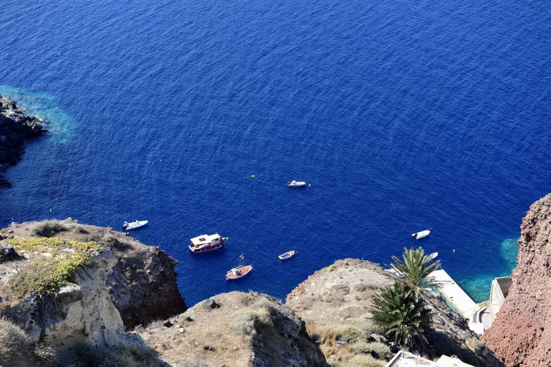 圣托里尼 碧海蓝天 游艇点点图片