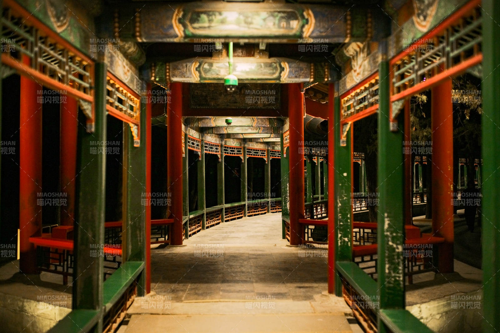 颐和园古色古香的长廊图片