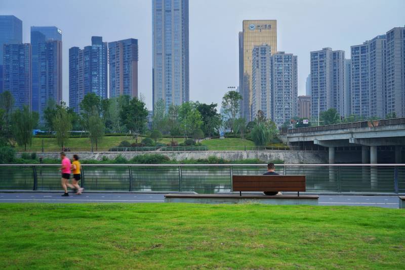 交子公园城市公园晨跑图片