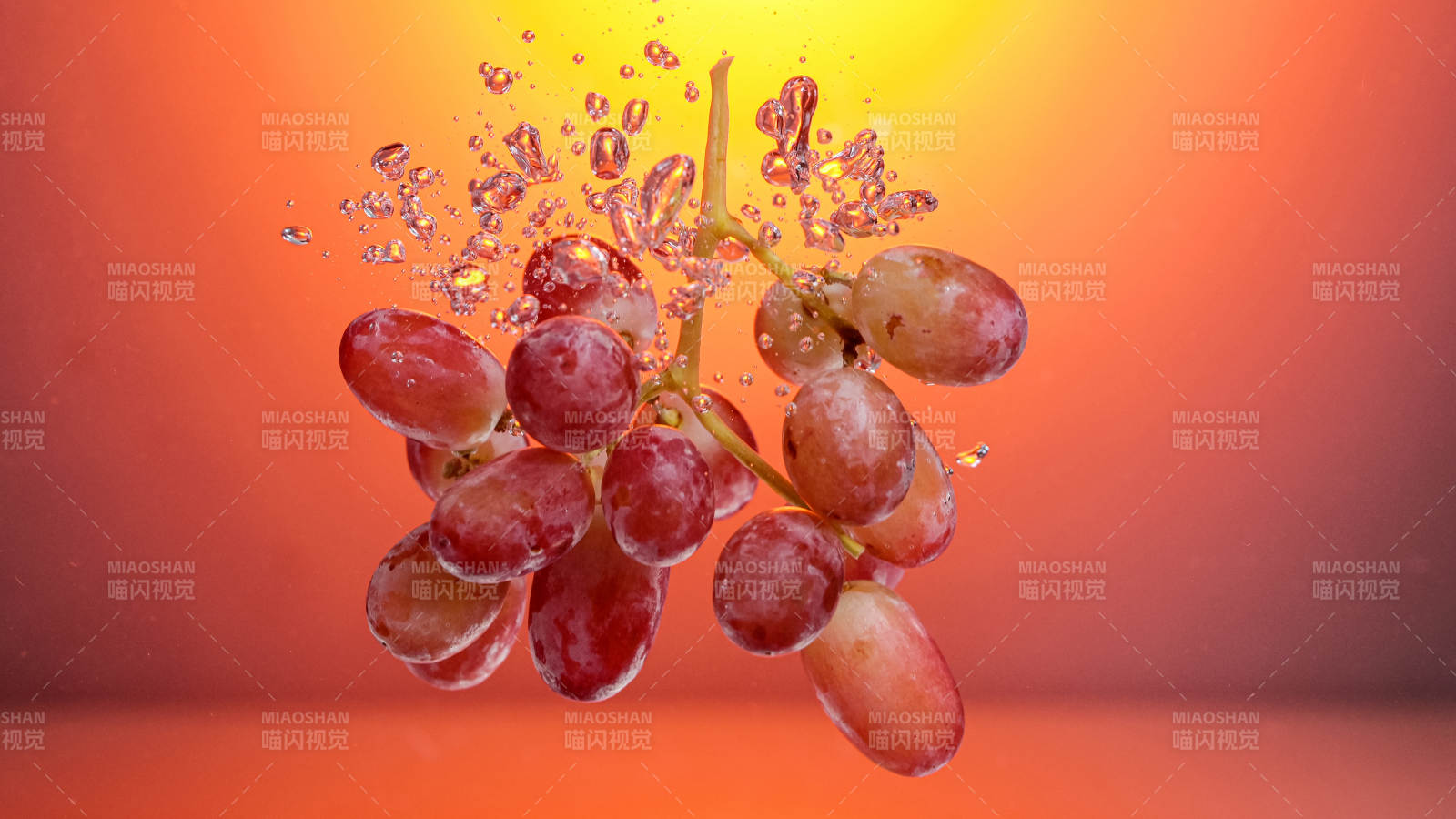 红提落水瞬间特写图片