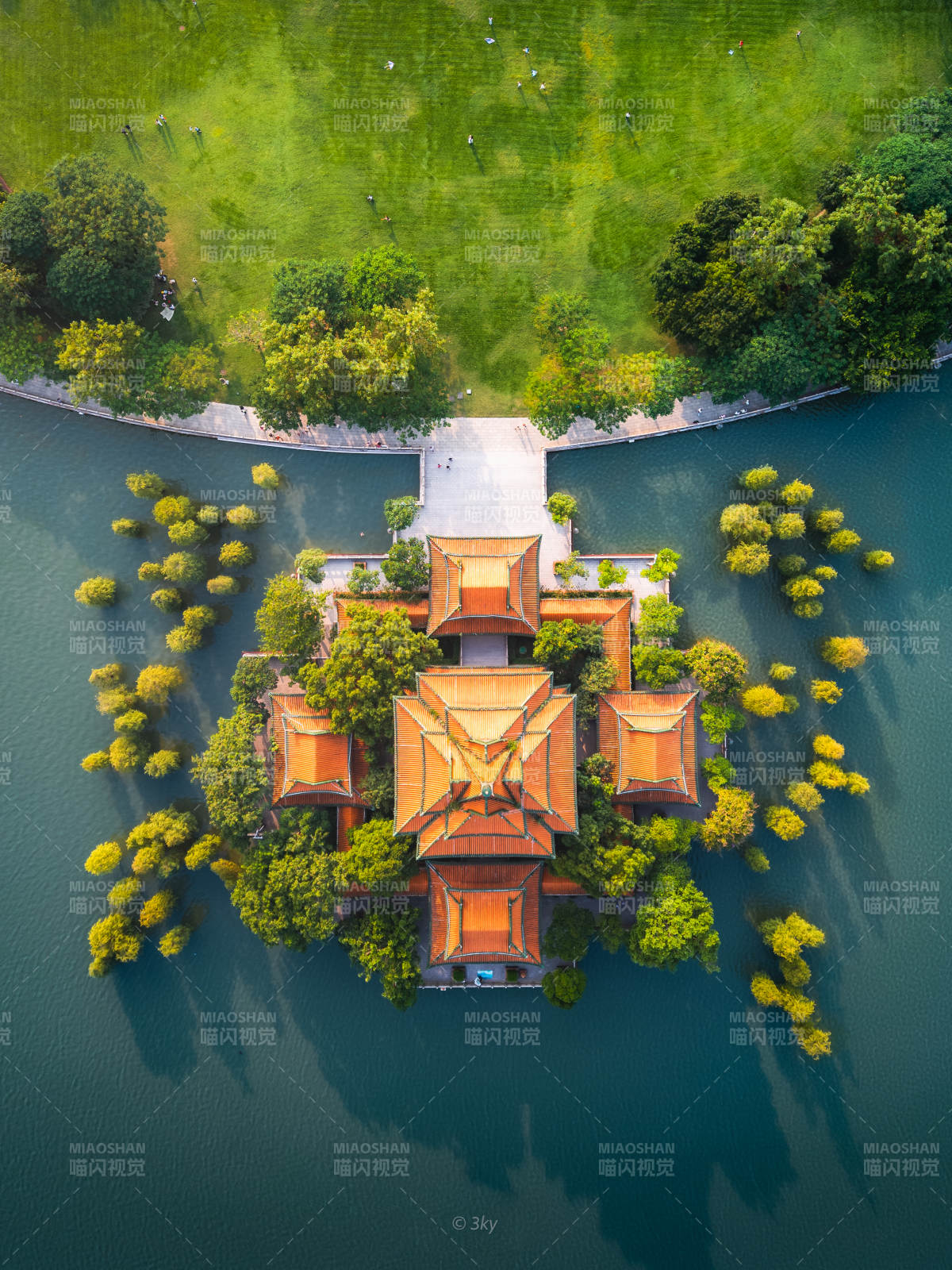 航拍顺峰山青龙阁图片