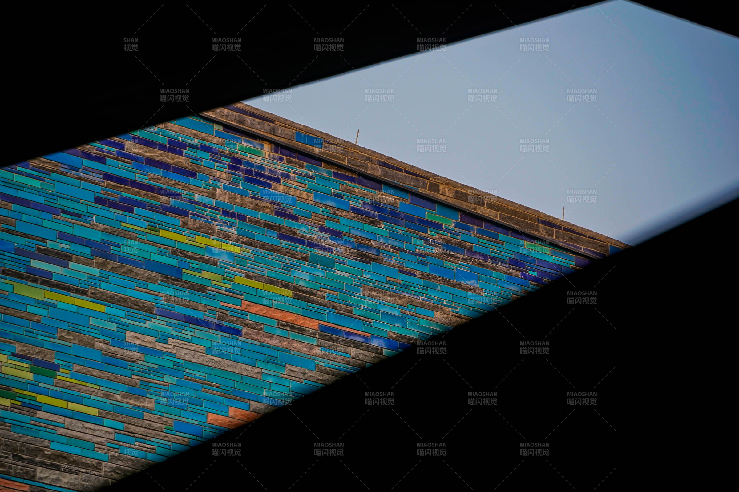 西安丨彩砖屋顶仰视图图片