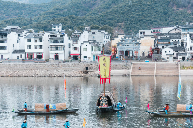 古村水乡赛龙舟  安徽图片