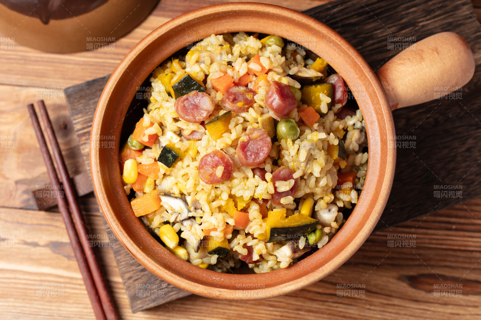 腊肠蔬菜焖饭图片