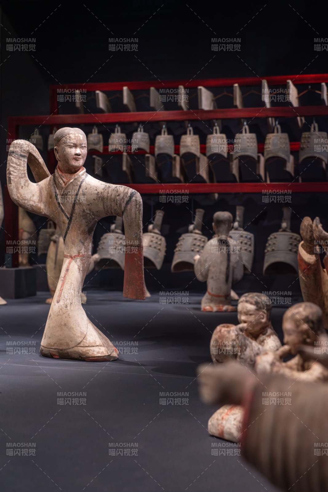 陕西考古博物馆的彩绘舞蹈俑汉代乐舞陶俑图片