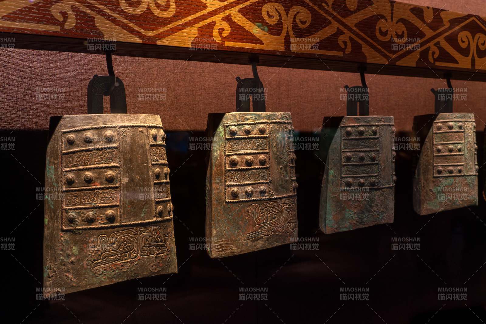 甘肃省博物馆春秋时期青铜编钟古铜编钟陈列图片
