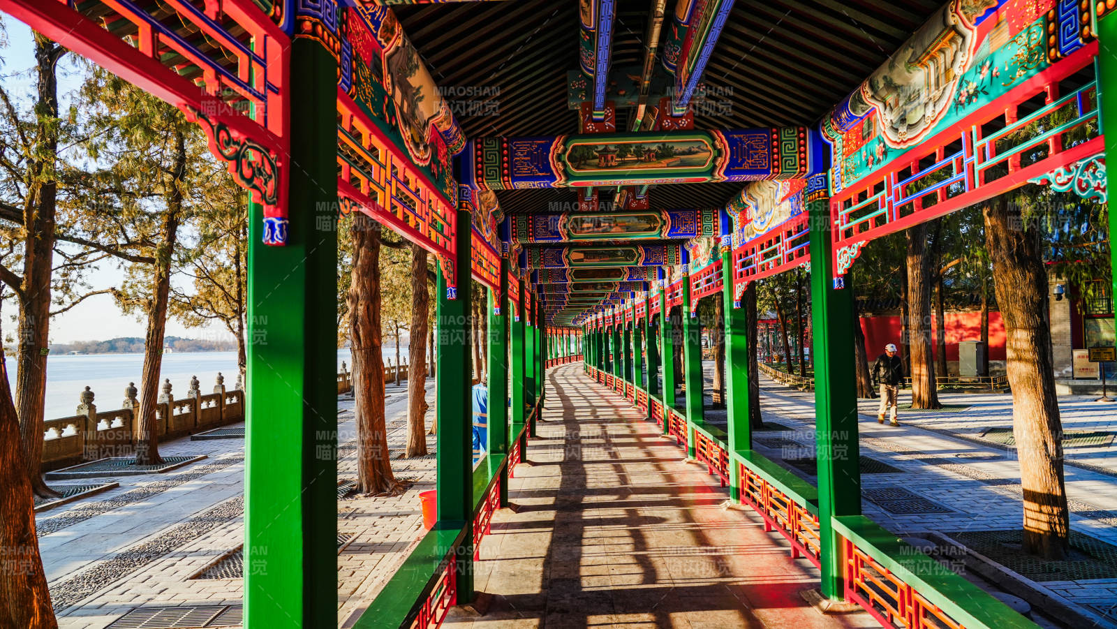 颐和园长廊映水 古韵悠然图片