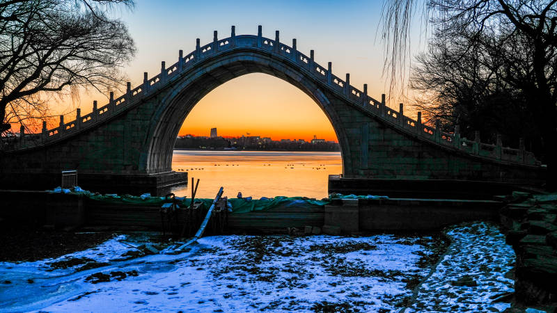 颐和园玉带桥雪景夕照图片