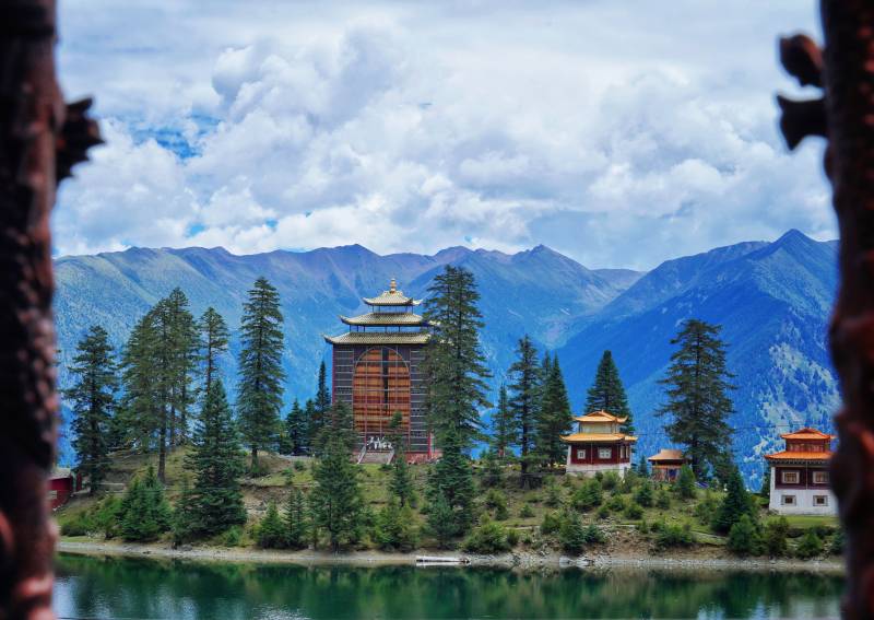 措卡湖的藏式建筑图片