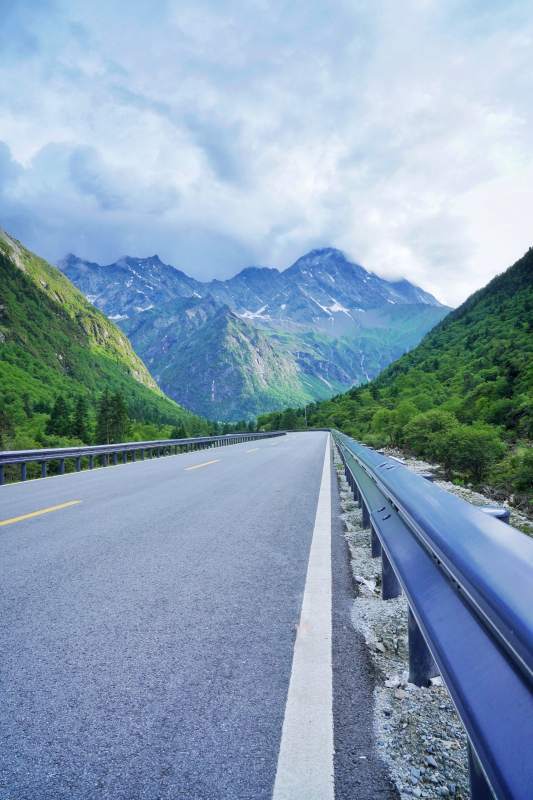 理小路的风景图片