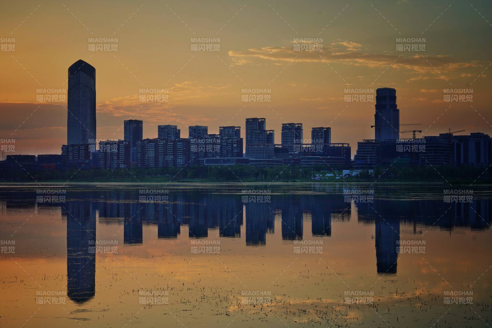 兴隆湖的黄昏时分图片