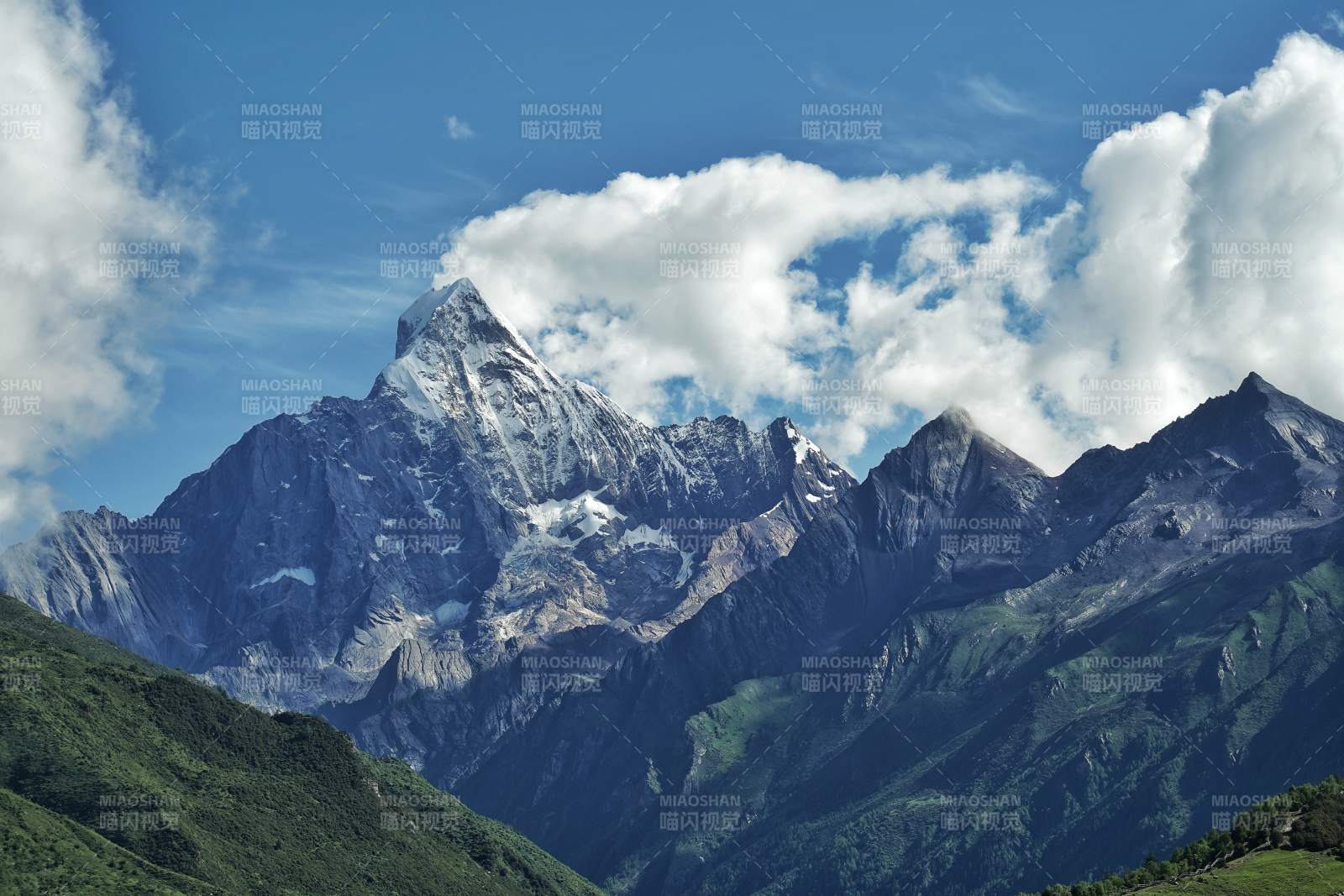 四姑娘山幺妹峰图片