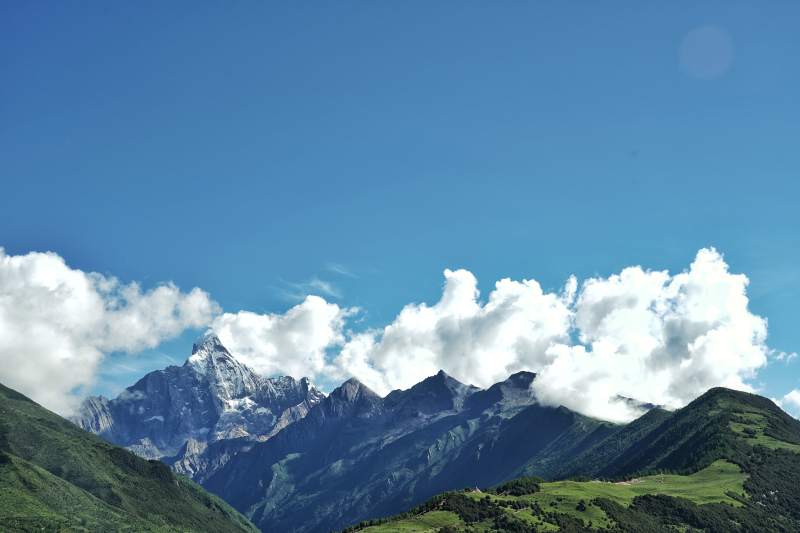 四姑娘山幺妹峰图片