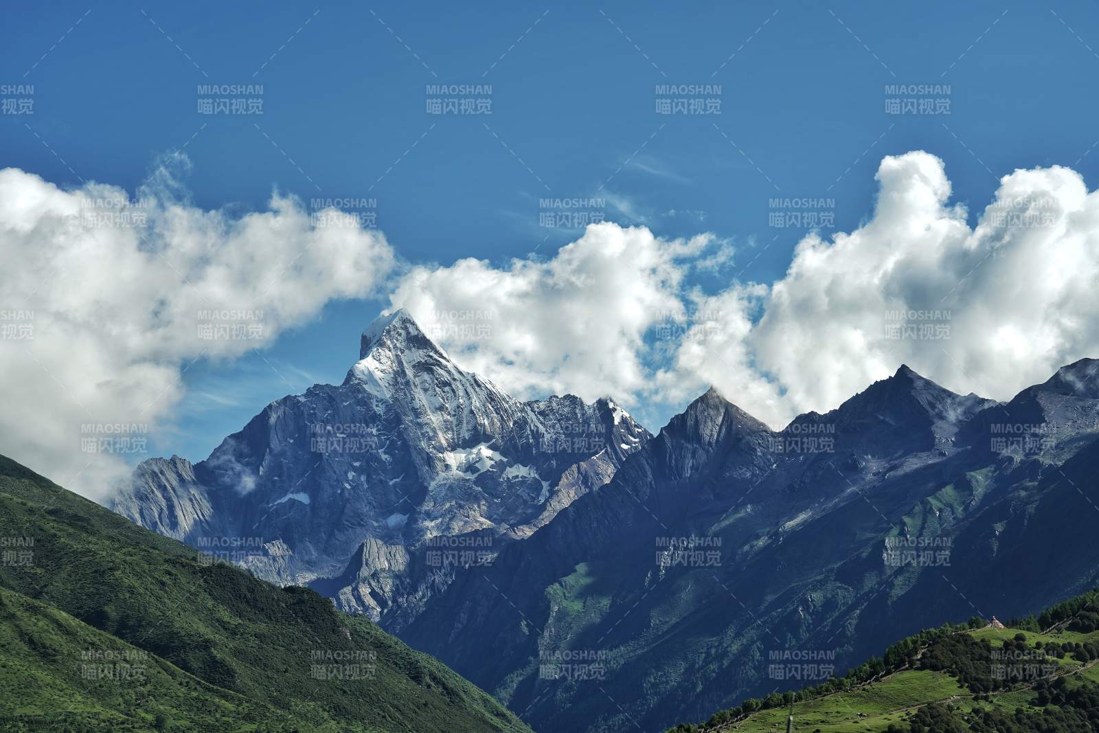 四姑娘山幺妹峰图片