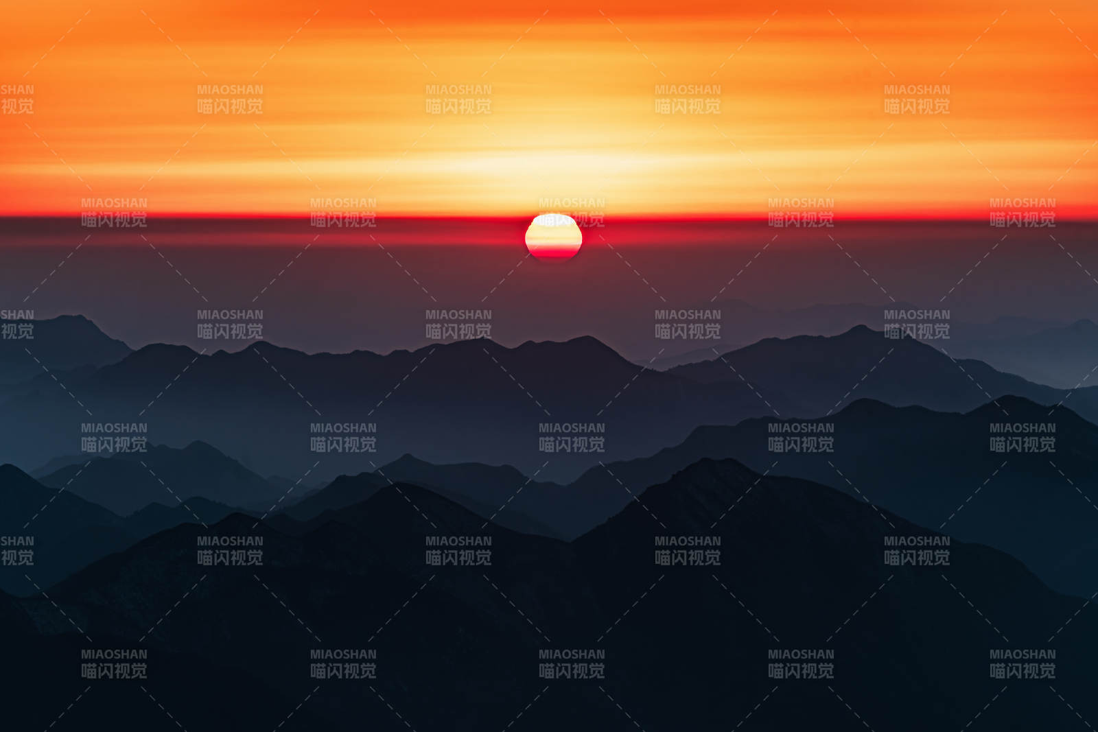 日出山峦  山脉图片