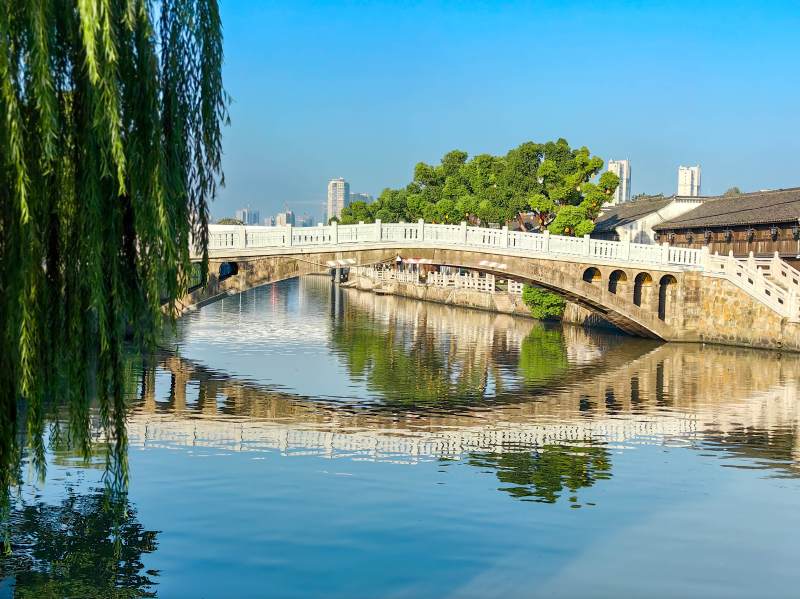 浙江嘉兴江南水乡古桥风光图片