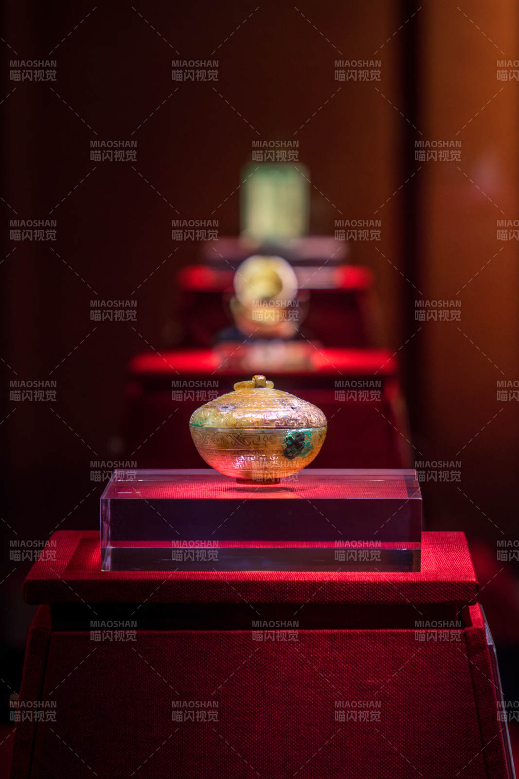 广州南越王博物院西汉玉盒珍宝陈列展图片