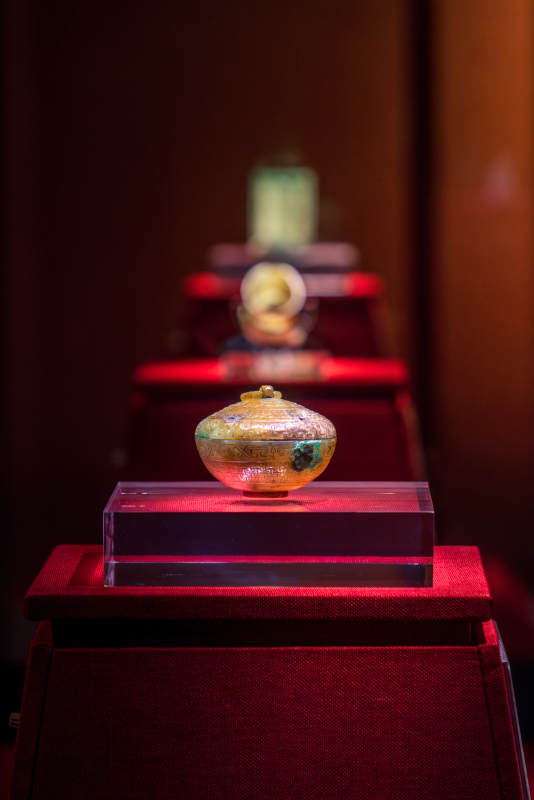 广州南越王博物院西汉玉盒珍宝陈列展图片