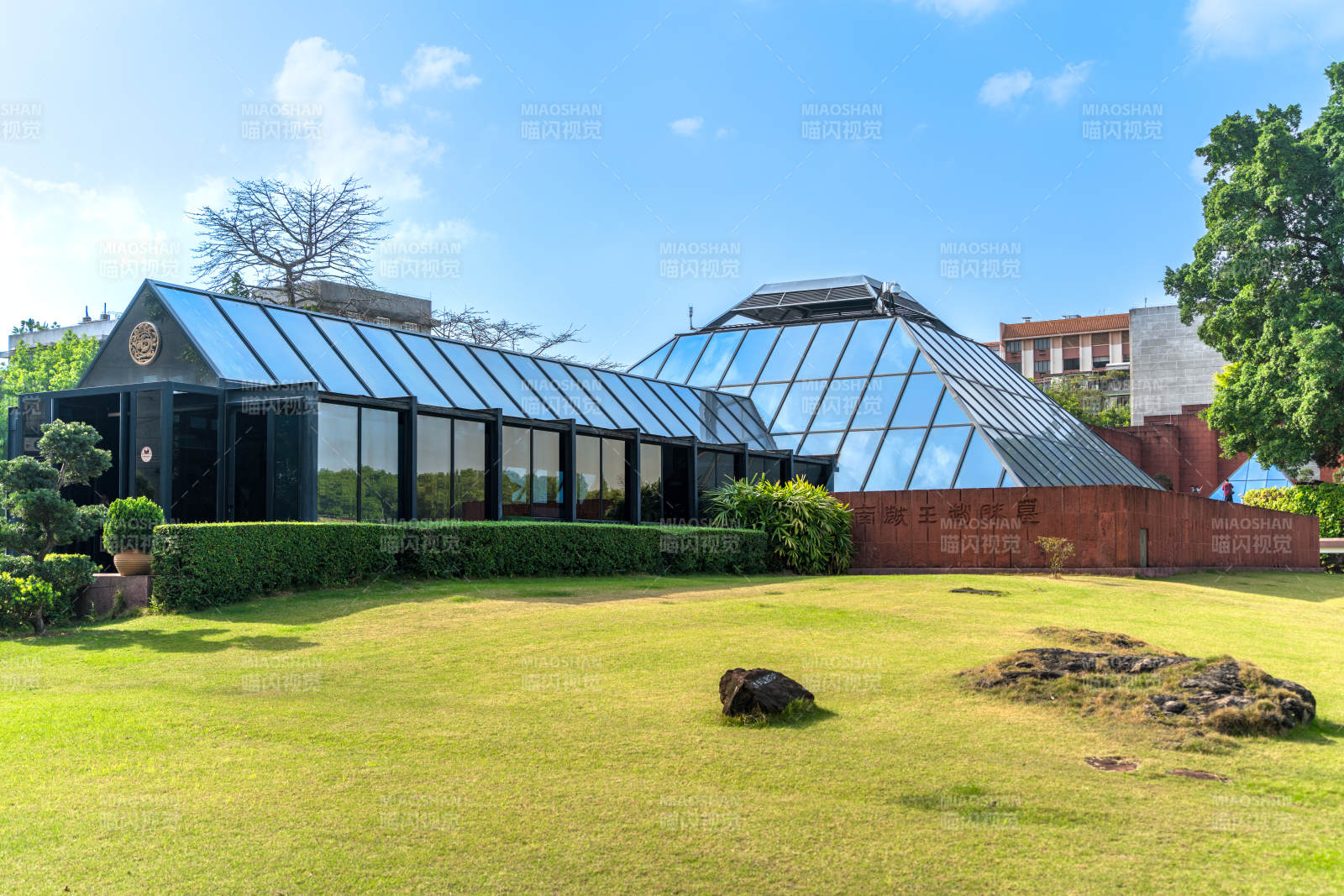广州南越王博物院赵眜墓现代玻璃温室建筑图片