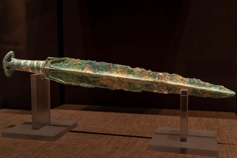 兰州市博物馆春秋时期青铜剑青铜古剑展陈图片