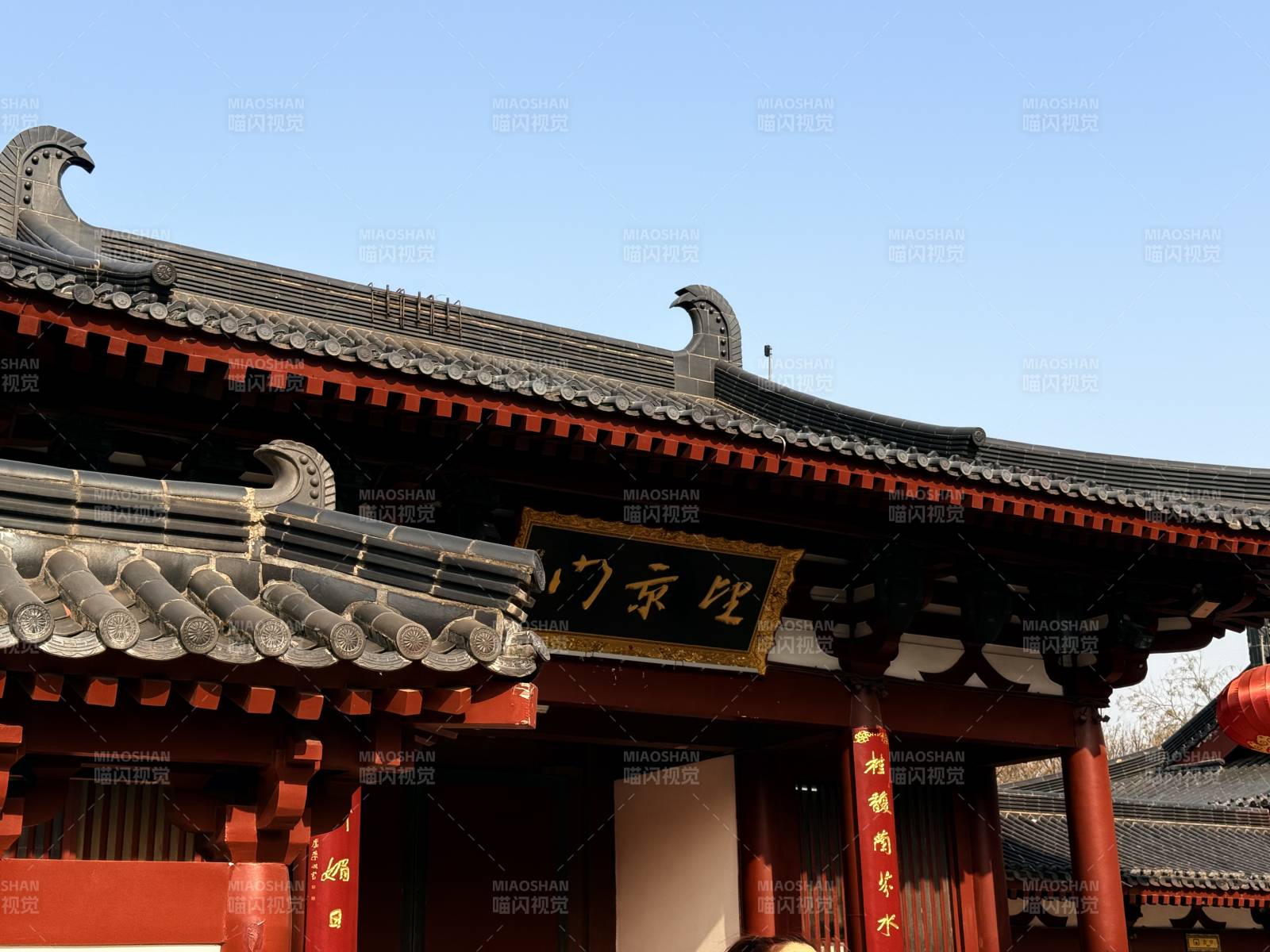 古寺门楼 红墙碧瓦 望京门图片