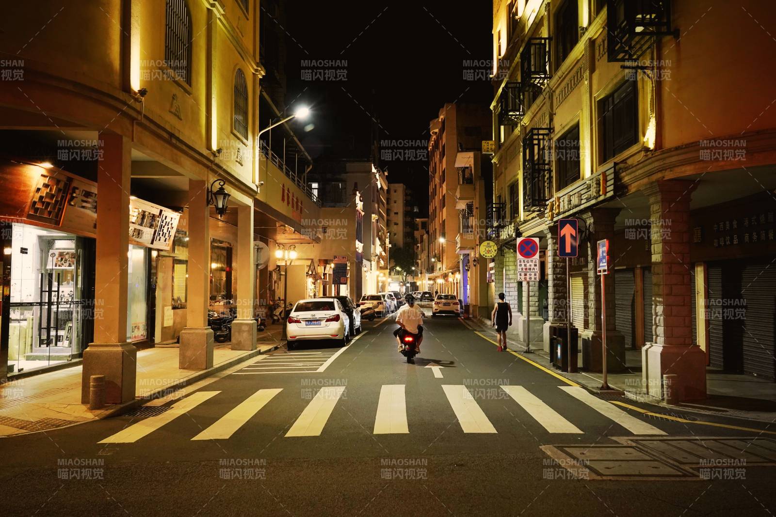 台山夜街灯火阑珊图片