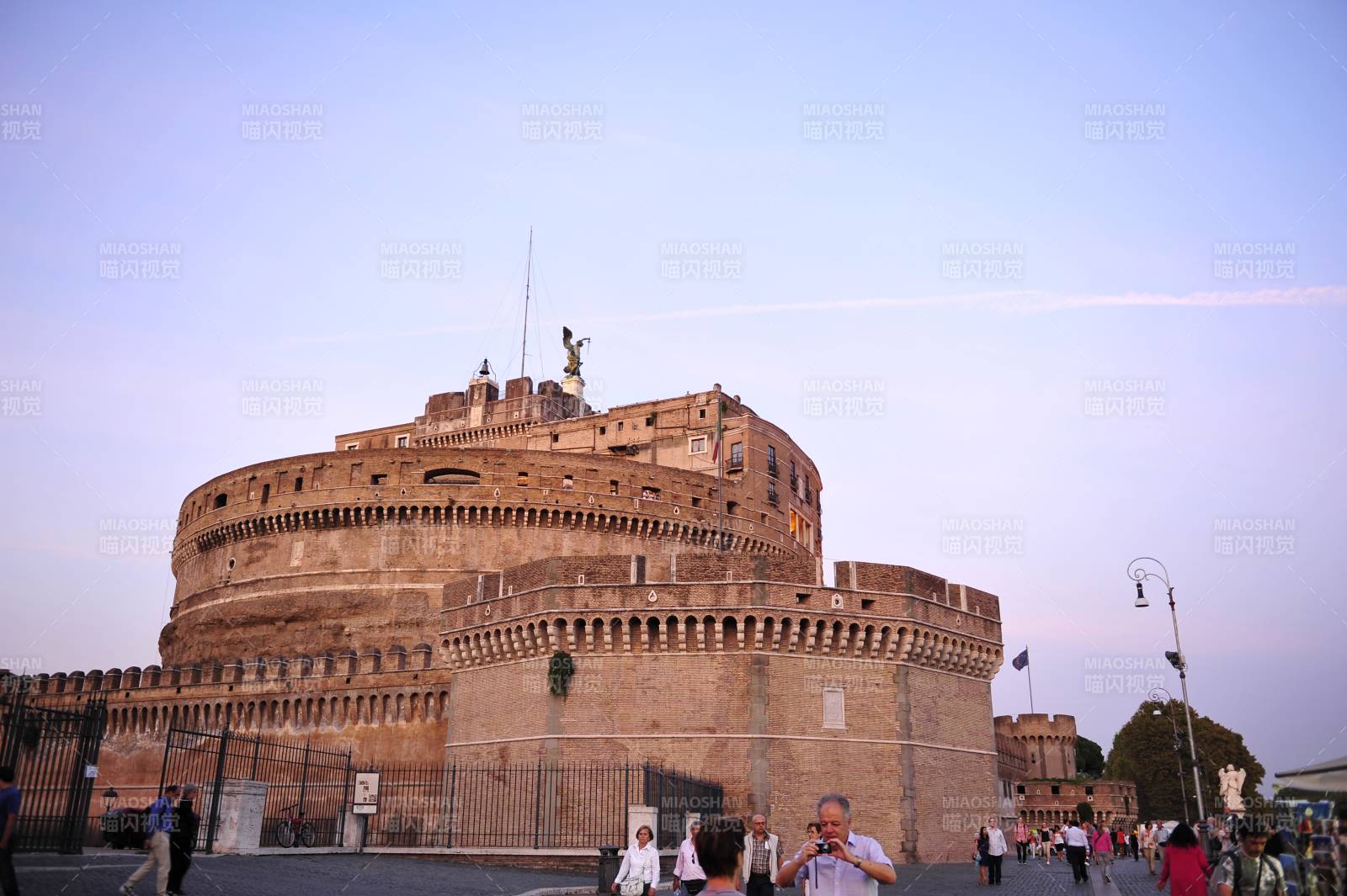 意大利 梵蒂冈圣天使城堡黄昏景图片