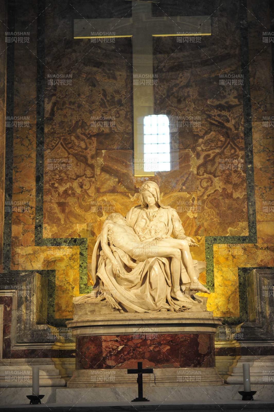 梵蒂冈圣母怜子像图片