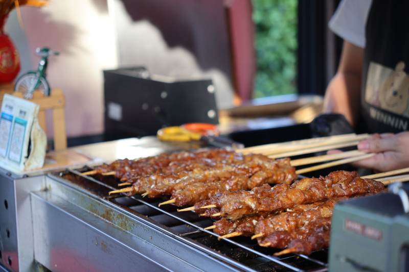 烤肉串香飘四溢图片