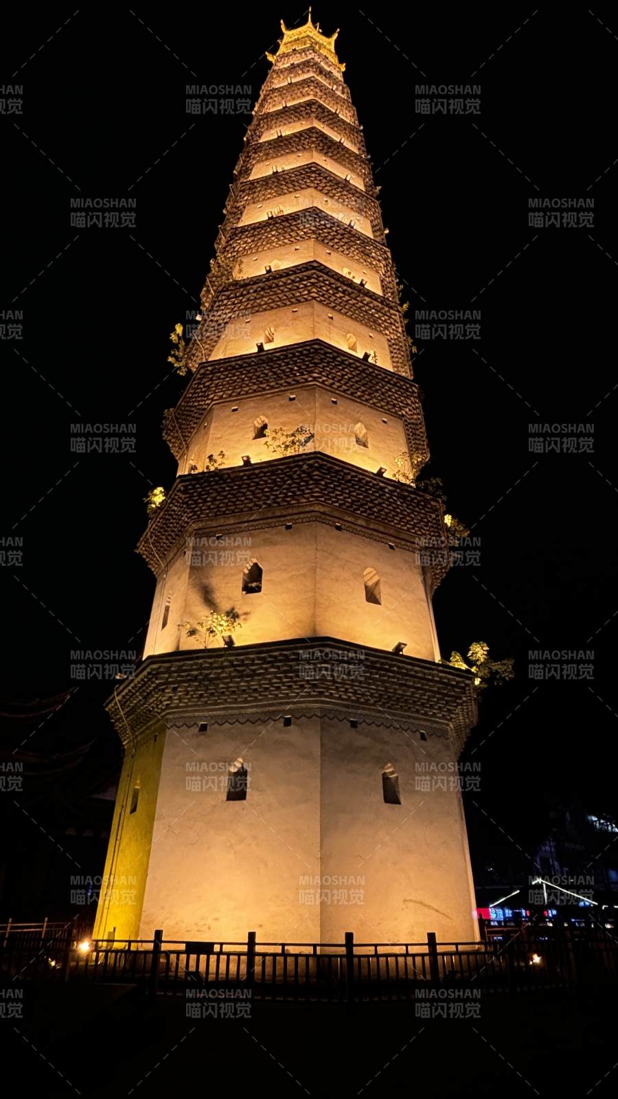 合川 文峰古街 夜色中的古塔图片