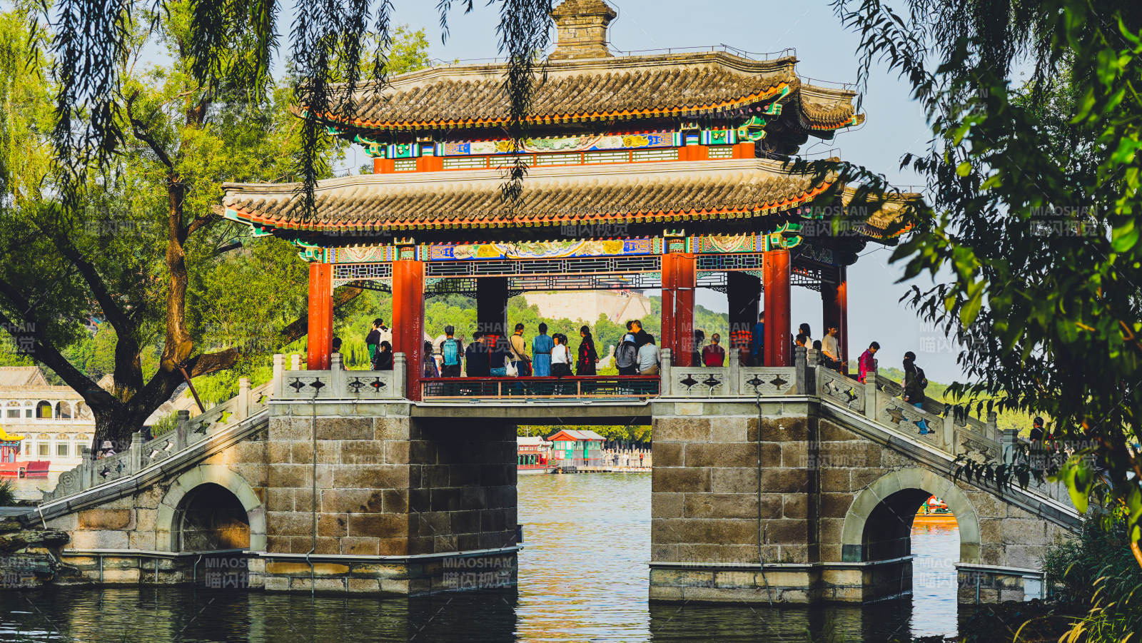 颐和园豳风桥映碧水图片