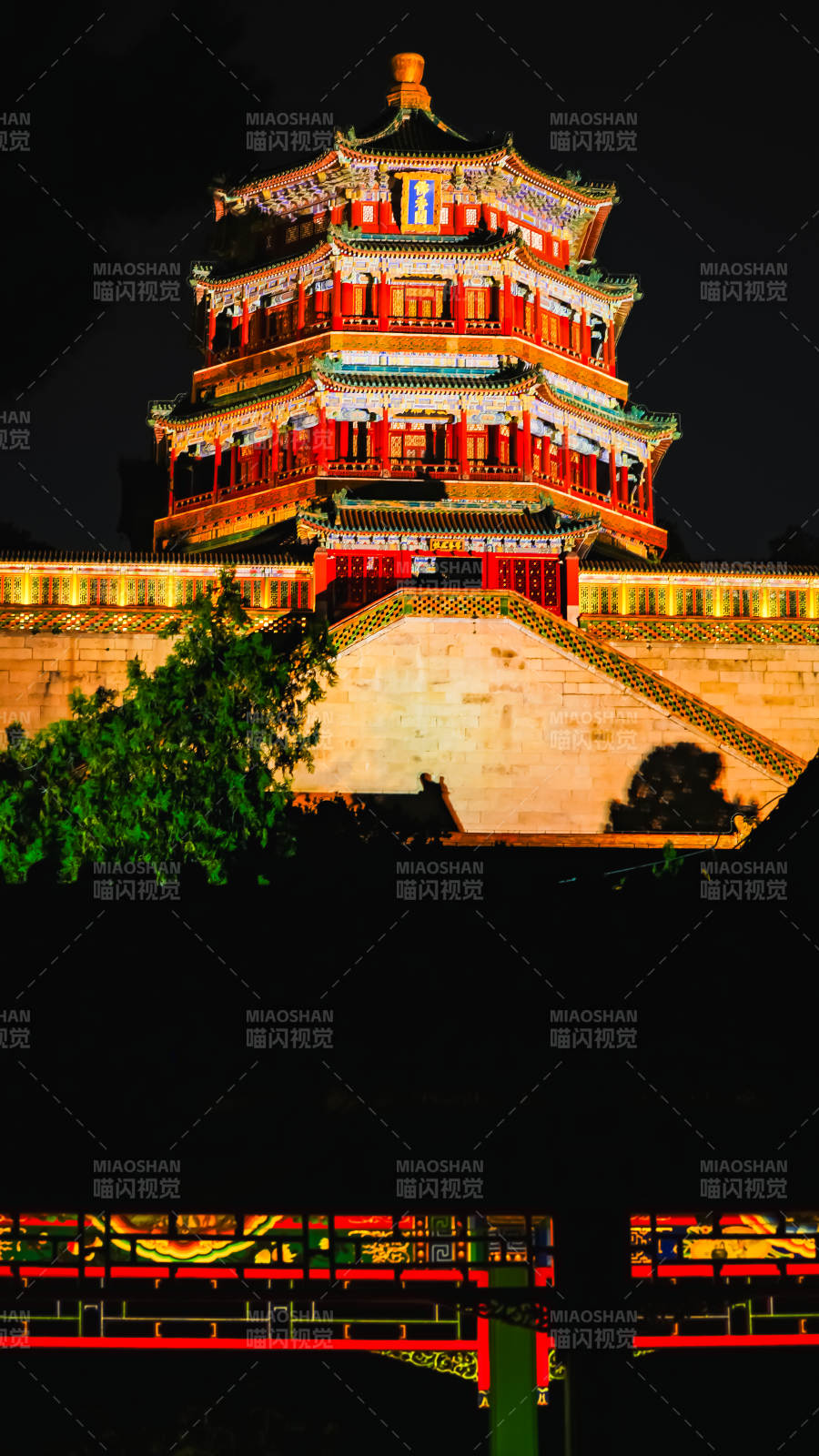 颐和园夜色中的佛香阁图片