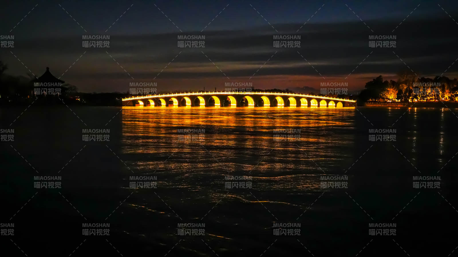 夜色中的十七孔桥图片