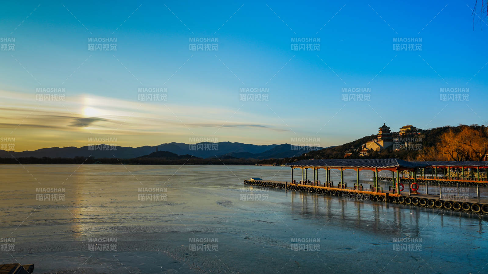 颐和园湖畔黄昏静谧景图片
