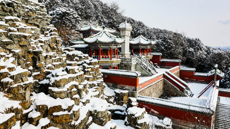 颐和园雪覆古庙山景图片