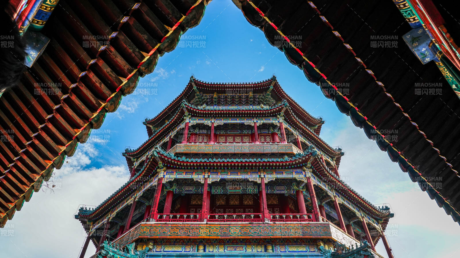 颐和园佛香阁飞檐映蓝天图片