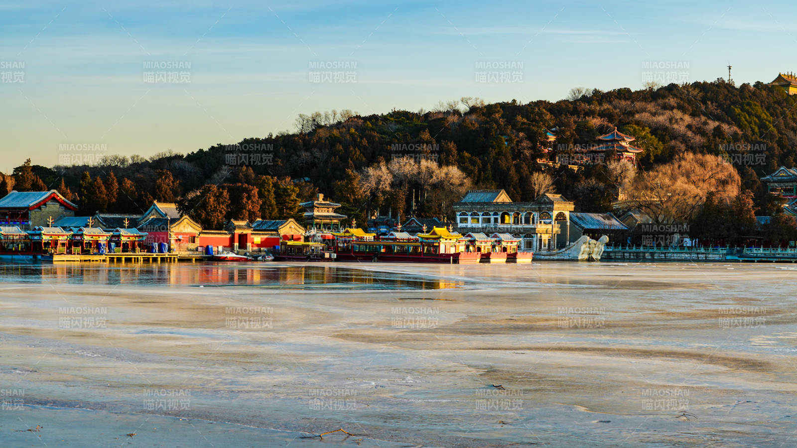 颐和园冬日湖畔风光图片