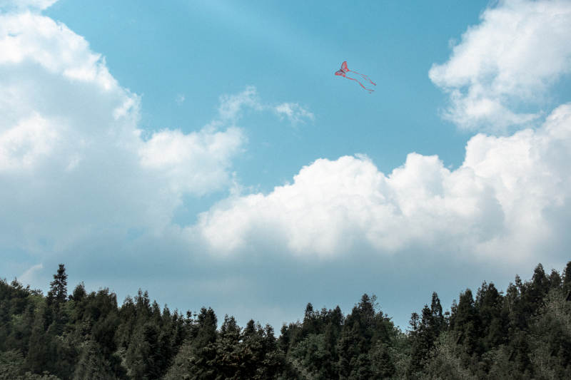 复古胶片蓝天白云图片