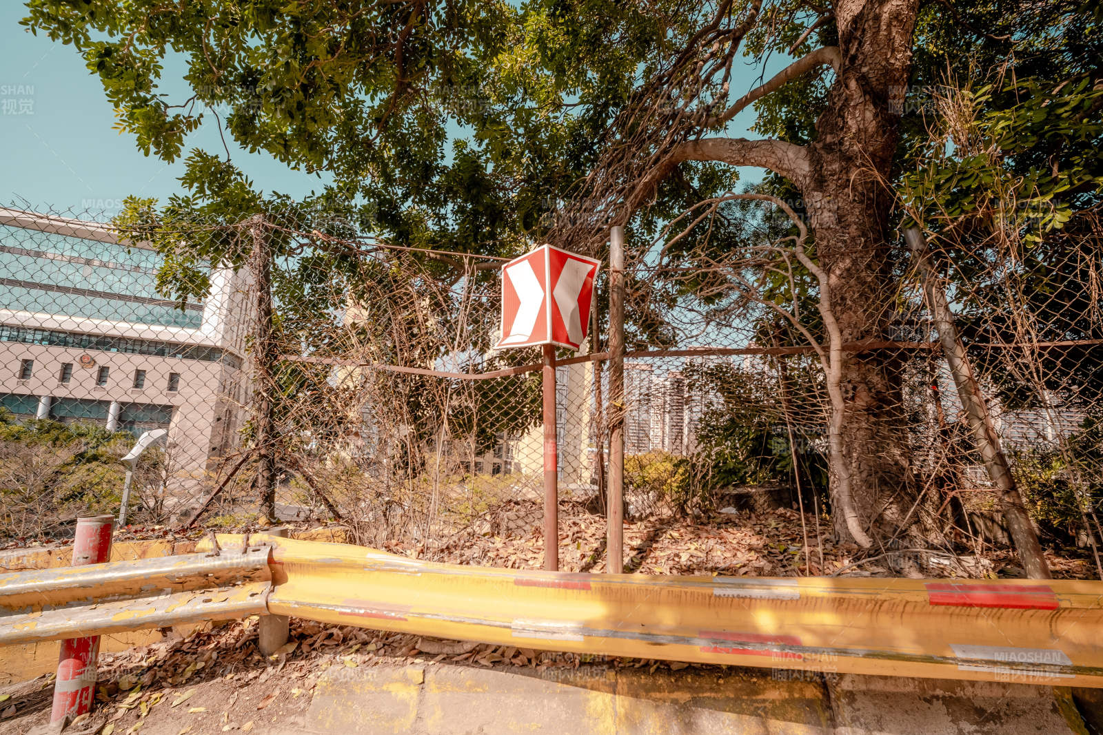 红白条纹警示牌图片