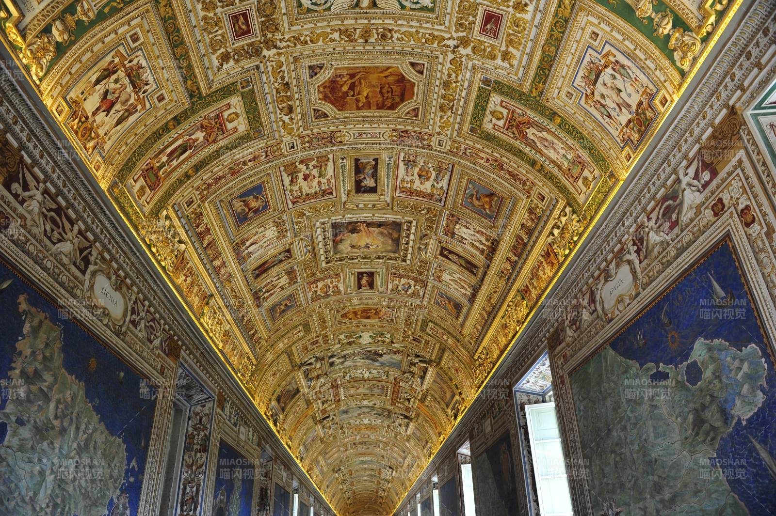 意大利华丽穹顶长廊图片